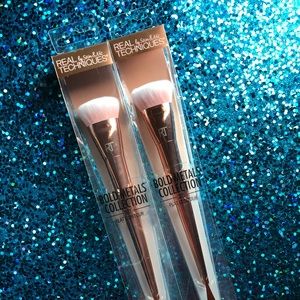 REAL TECHNIQUES flat contour brush